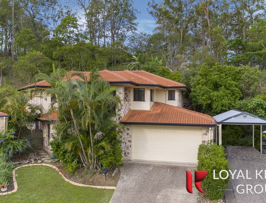 Step Into Luxury: Spacious 5-Bedroom Family Retreat in Tranquil Bahrs Scrub