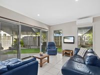 7 Moyenne Crescent, Varsity Lakes