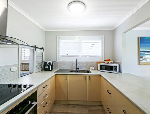 Newly Renovated in Old Tewantin image 6