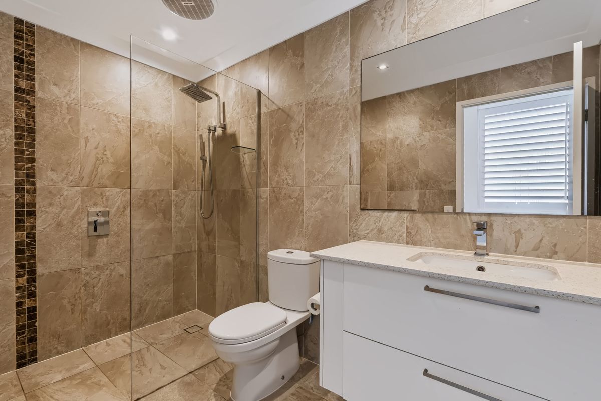 2 / 4 Orvieto Avenue, Mermaid Waters