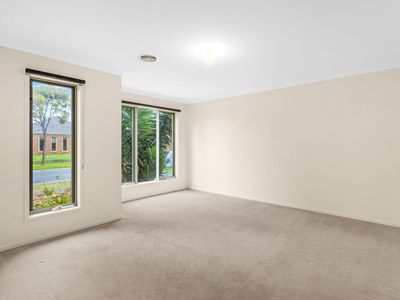 16 Cardinia Grove, Manor Lakes