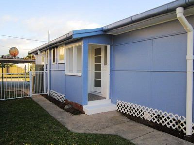 2 / 4 Banksia Avenue, Windang