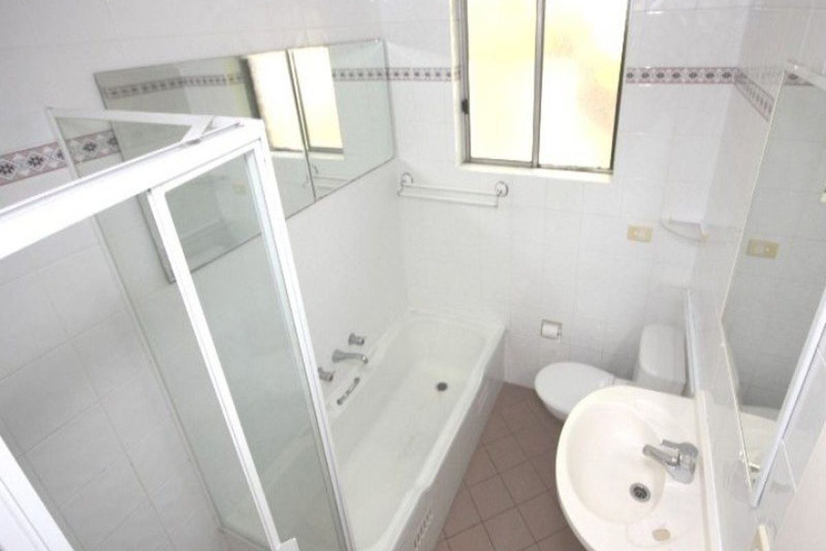 2 Exeter Road, Homebush West