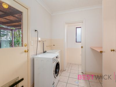 2 / 28 Dees Close, Gormans Hill