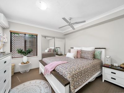 2 / 1 Robson Street, Mooroobool