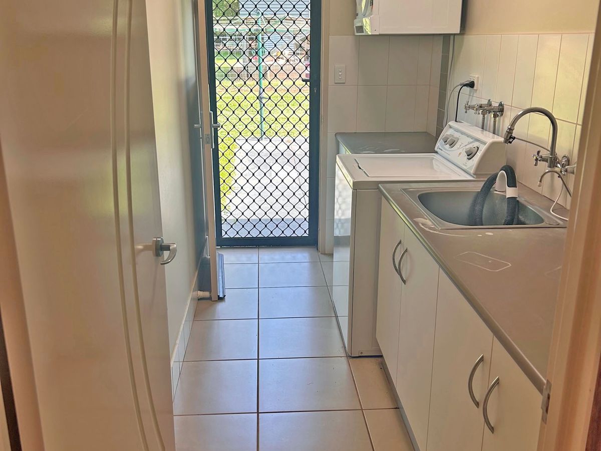 2 Larfield Close, Atherton