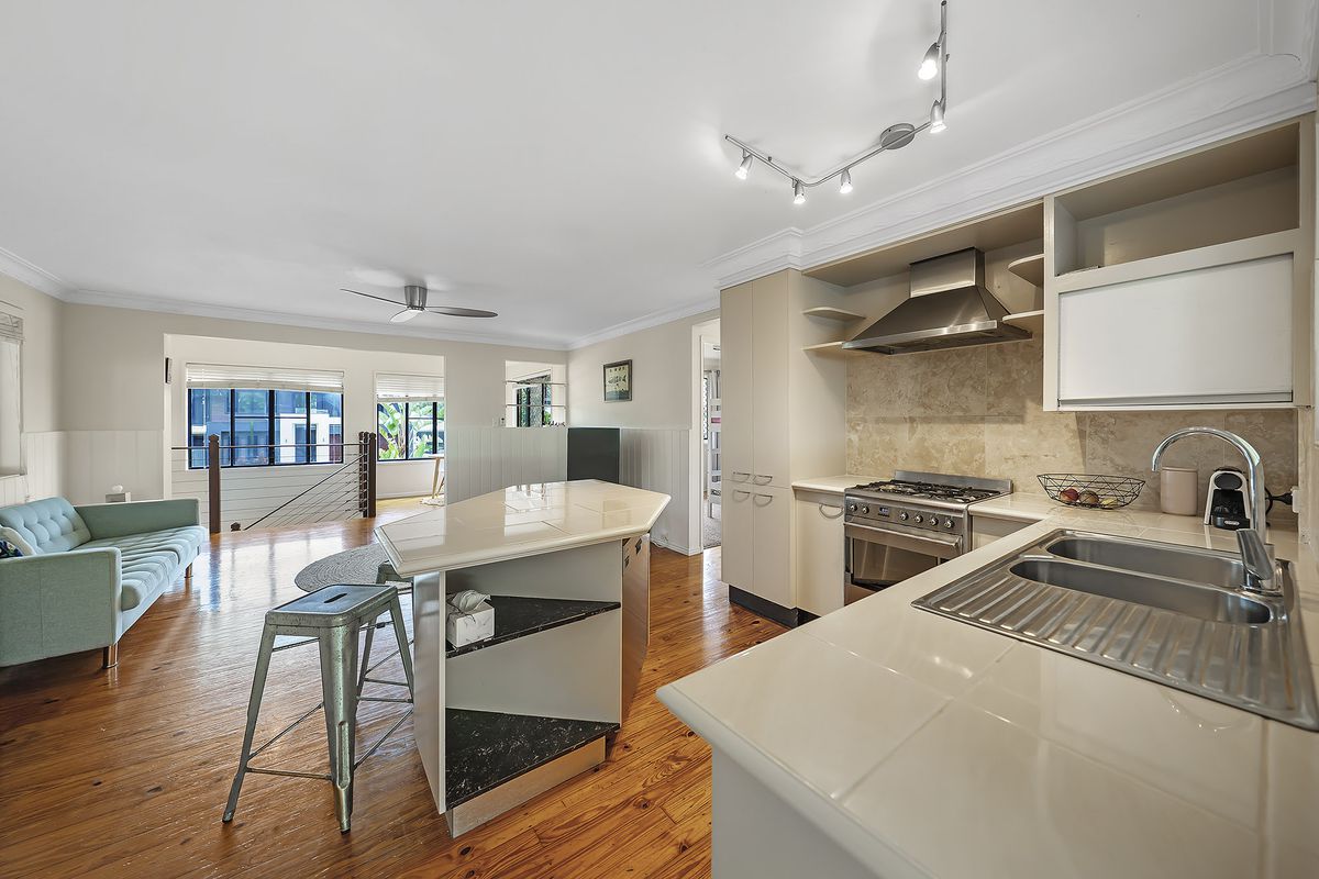 32 Mainsail Street, Currumbin Waters