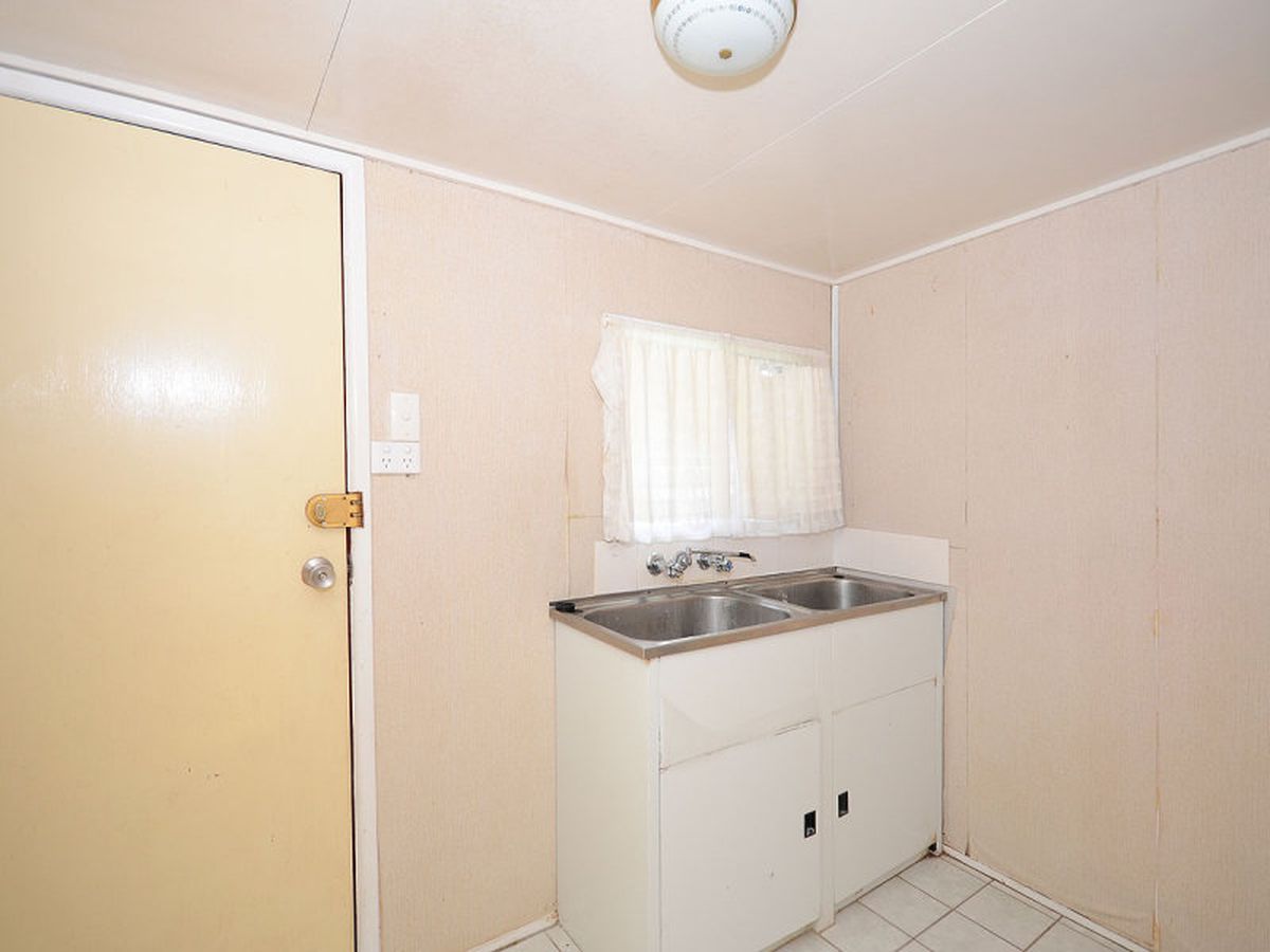2 CHARLEVILLE STREET, Point Vernon