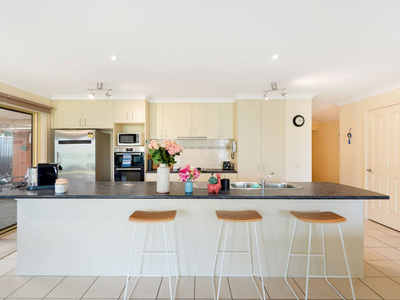 7 Burrumbeet Court, Manor Lakes