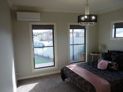 1 / 13 Deakin Court, Horsham