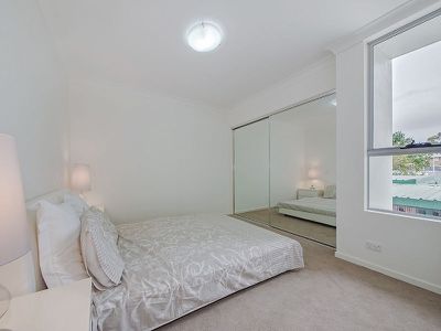 2/54 Yamboyna Street, Manly