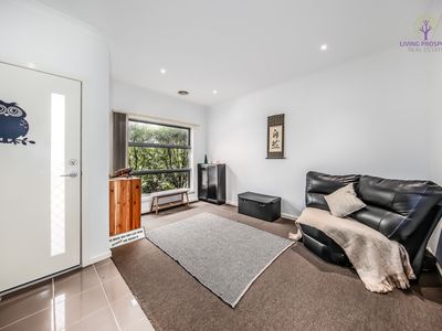 1 / 28 Whitlam Green, Point Cook