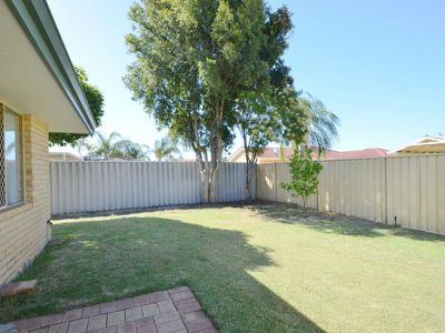 19 Forest Lake Drive, Thornlie