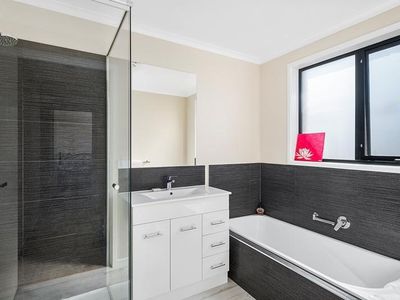 8 Sunsail Street, Snug