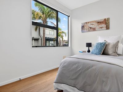 E / 1 Hillcrest Avenue, Hillcrest