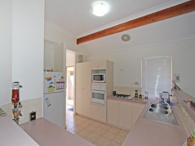 15B Riverina Way, Hannans