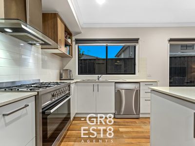 6 Glasson way, Cranbourne West