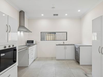 8B Stanmore Ct, Lynwood