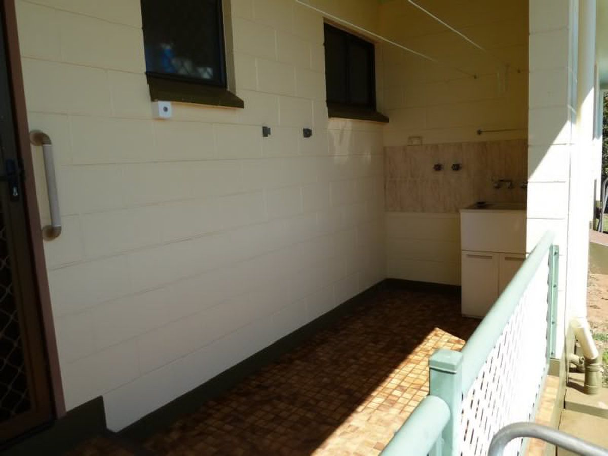 2 / 12 Rita Circt., Atherton