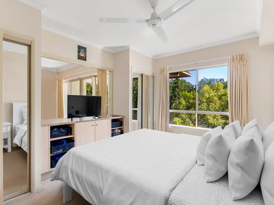 1127 / 2-10 Greenslopes Street, Cairns North