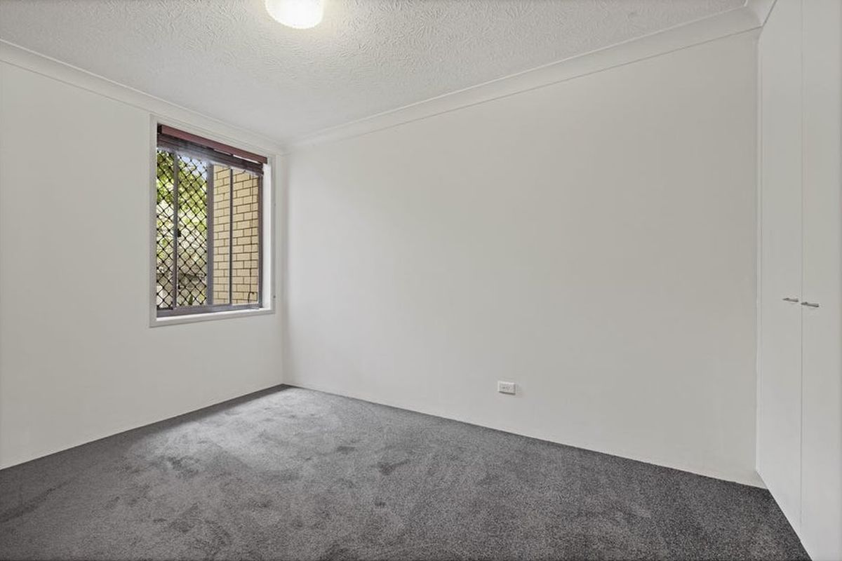 2 / 8-10 Queensland Avenue, Broadbeach