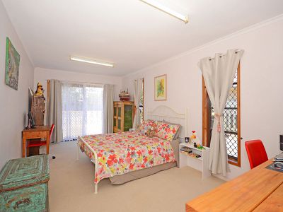 6 Berna Court, Point Vernon