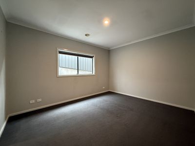 14A Tableland Road, Tarneit