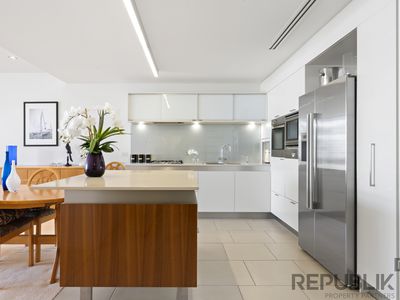 2205 / 2 Ephraim Island Parade, Paradise Point