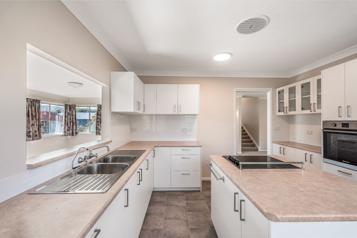 16 Eden Place, Girards Hill