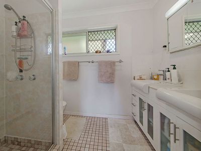 4 Poinciana Street, Wynnum West