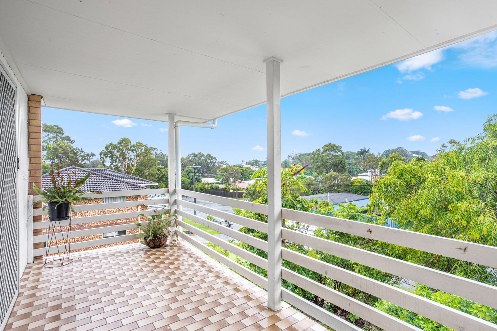Photo 6 of 35, 1 Gemson Crescent, Moffat Beach