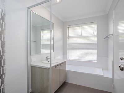 21 Manhattan Concourse, Hilbert