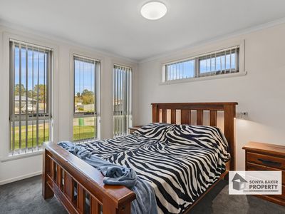 11 Executive Close, Romaine