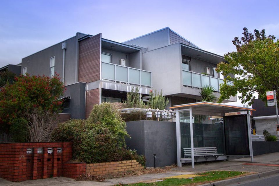 9 / 2 Middleborough Road, Burwood East