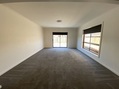 33 Peroomba Drive, Point Cook