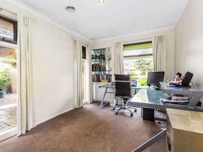 34 Huntingdon Avenue, Bayswater North