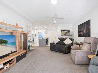513 / 66 Sickle Avenue, Hope Island