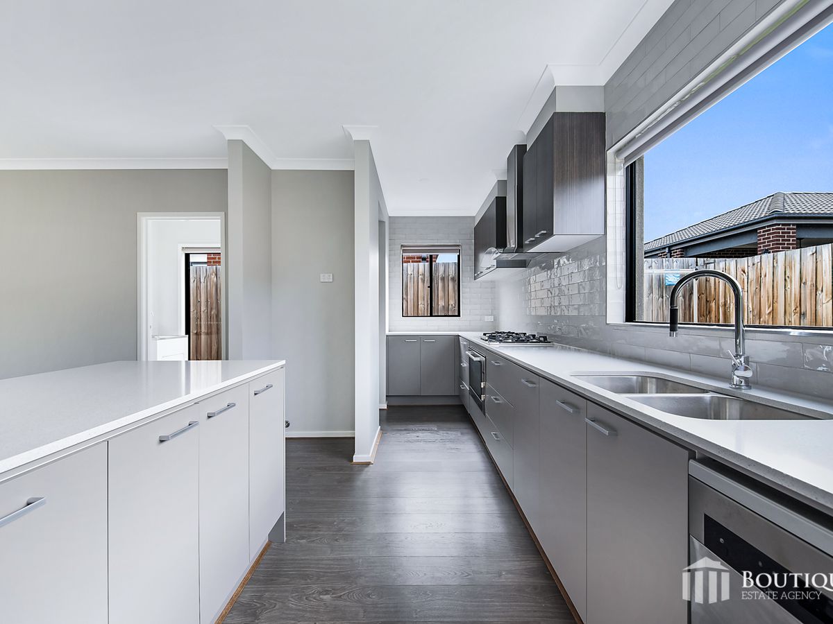 73 Rossiter Retreat, Cranbourne North