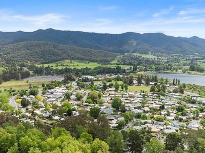 19 Bogong Avenue, Mount Beauty