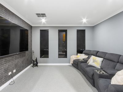 64 Hillhouse Way, Piara Waters