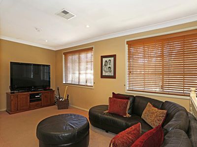 2 Novara Cres, Como
