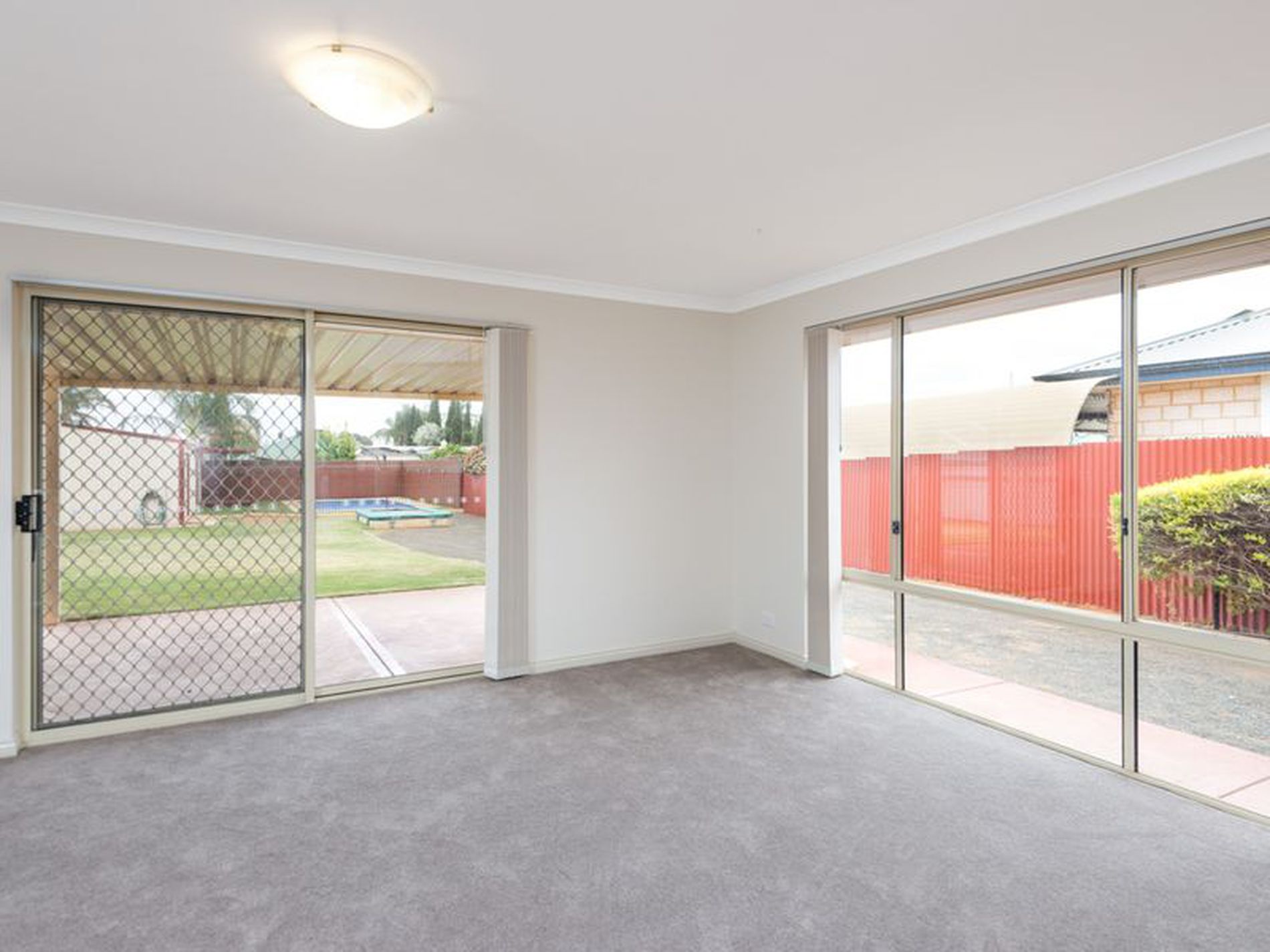 25 Longmore Parade, Broadwood