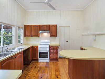 2 Warrawee Street, Toowong