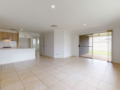 2 Abelia Court, Dubbo