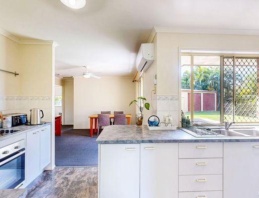 Rare 879 m² Block with Shed in Sought-After Old Tewantin image 5