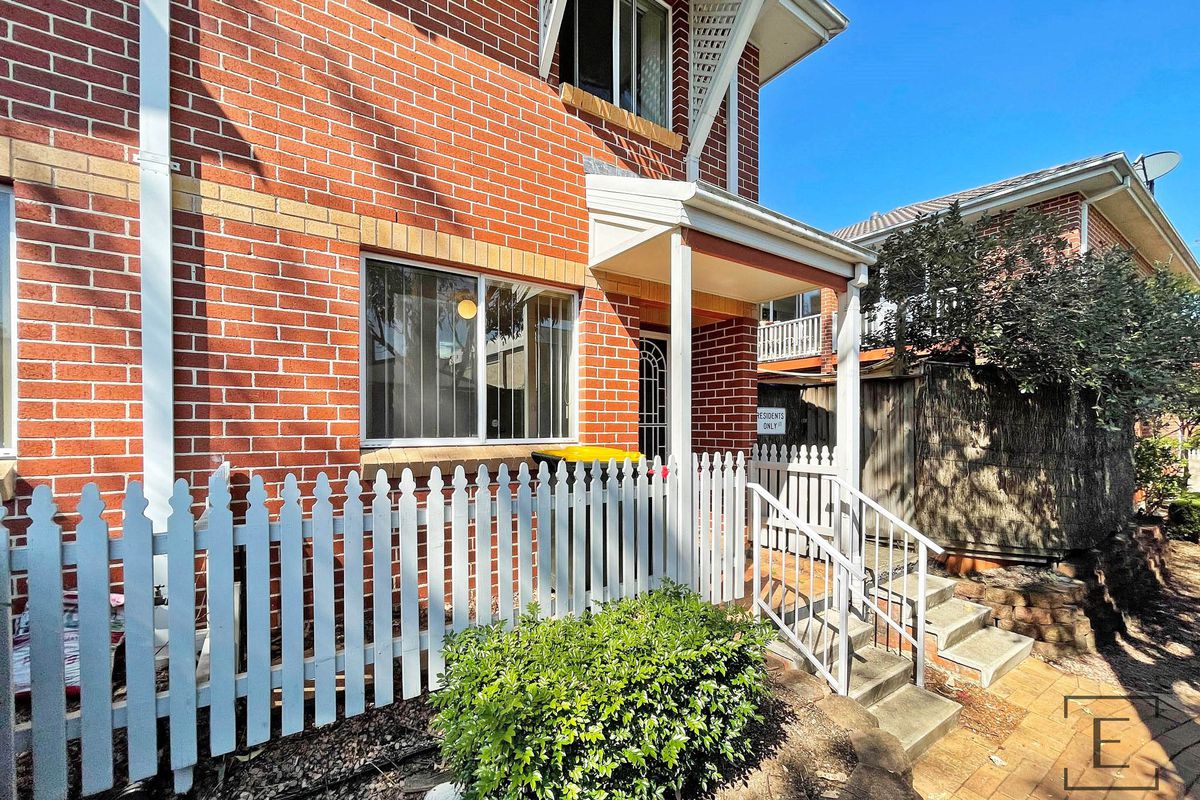 11 / 2 Station Avenue, Concord West