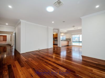 8 Newgain Cres, Carramar