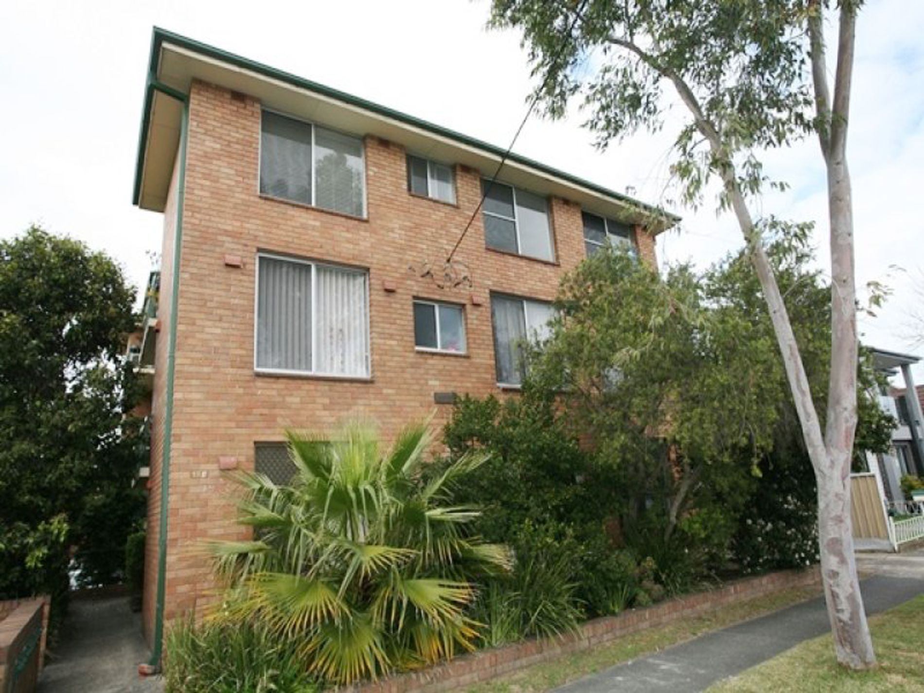 12 / 19A Johnson Street, Mascot