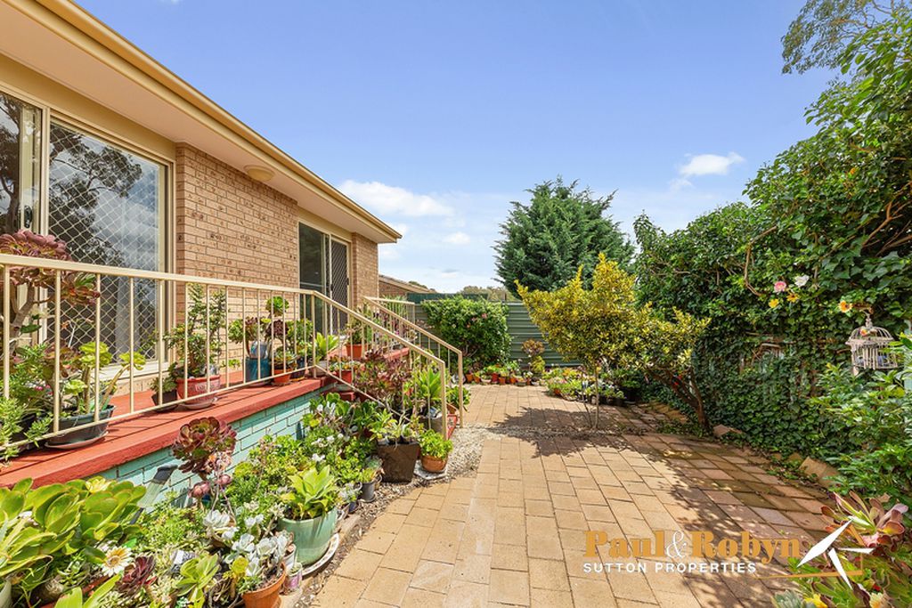 10 / 11 Derrington Crescent, Bonython