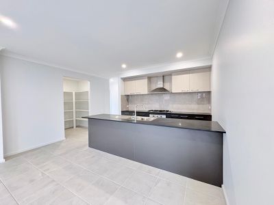 25 Dryandra Street, Manor Lakes